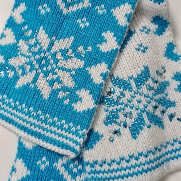 AÉROPOSTALE NWT Women’s Warm Knitted Turquoise & White Snowflake Pattern Scarf - Picture 3 of 7